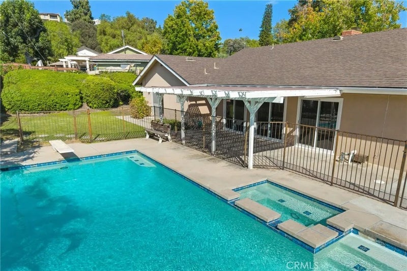 2419 E Villa Real