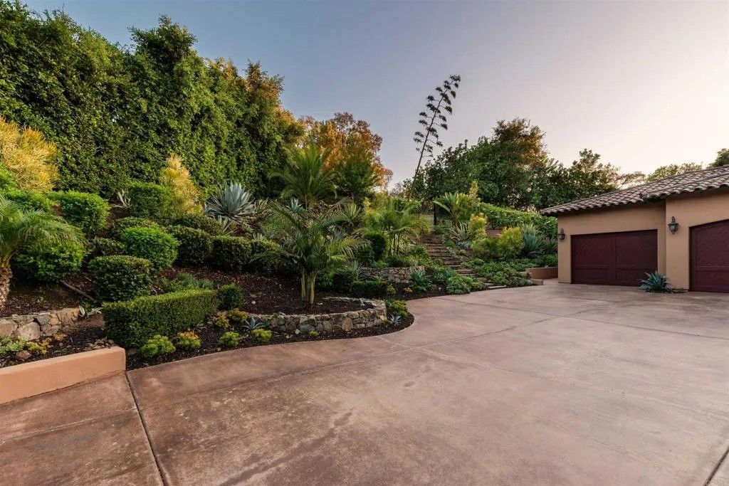 Photo of 18102 Via Ascenso, Rancho Santa Fe, CA 92067 (MLS # NDP2509803)