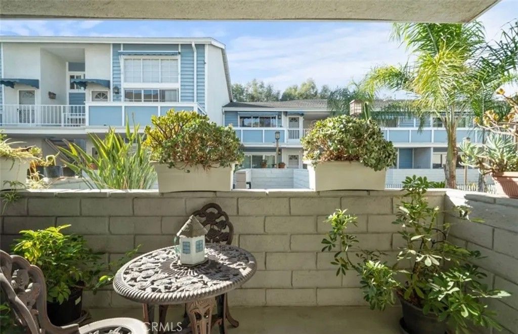 Photo of 18427 Vincennes St #5, Northridge, CA 91325 (MLS # PW25279674)