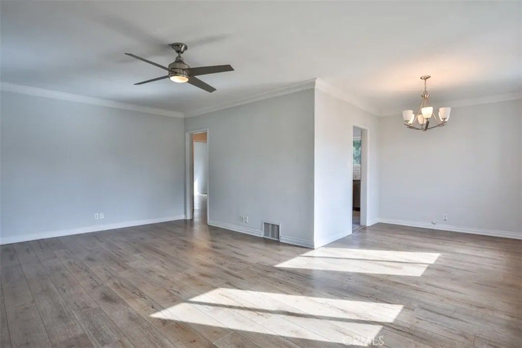 Photo of 854 Alandele Avenue, Los Angeles, CA 90036 (MLS # SR26016733)