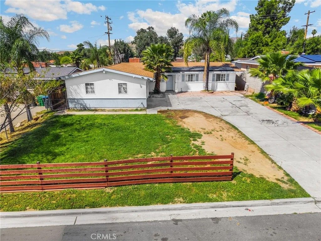 Photo of 11325 Weber Ave, Moreno Valley, CA 92555 (MLS # PW26060740)