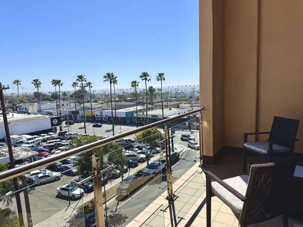 550 Seagaze Drive 23