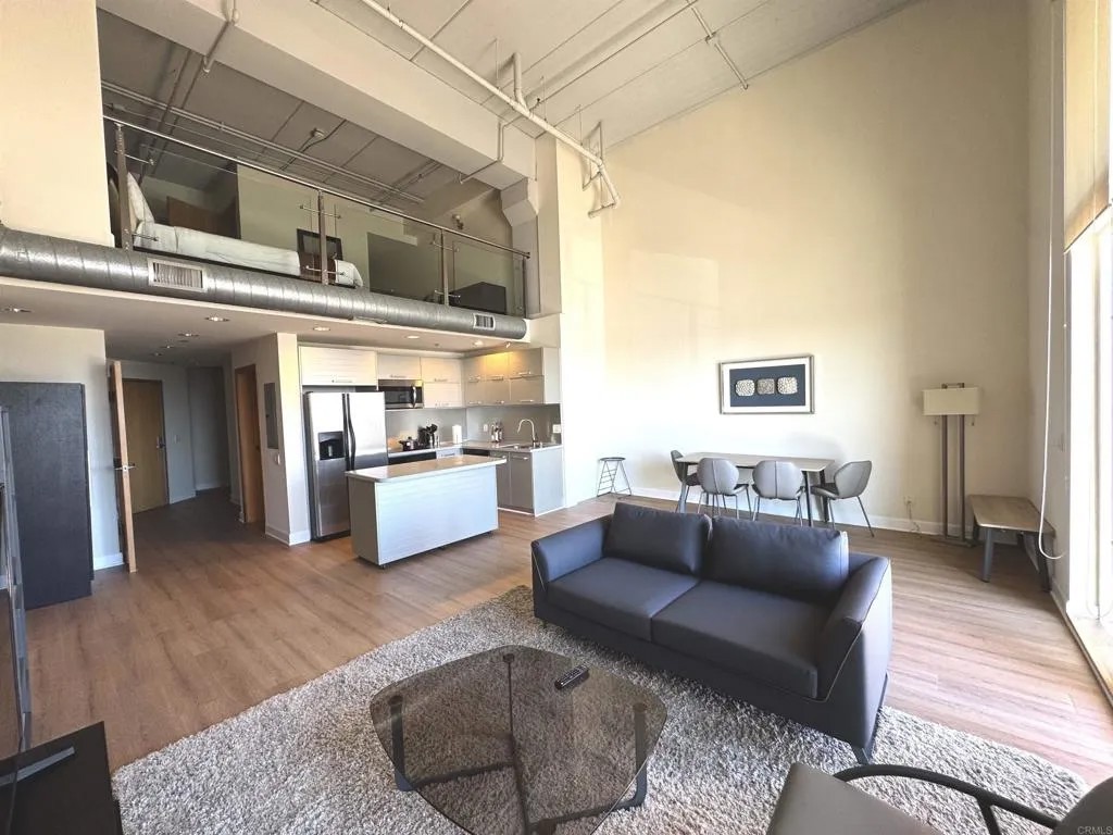 550 Seagaze Drive 23