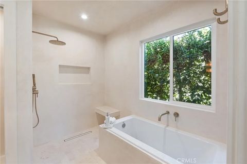 Tiny photo for 3924 Dublin Ave, Leimert Park, CA 90008 (MLS # SB25242976)