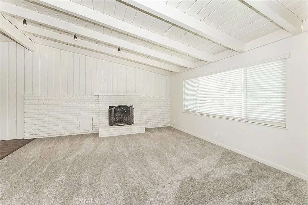 1551 E Almendra