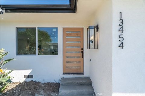Photo of 13454 Washington Ave, Hawthorne, CA 90250 (MLS # TR26055558)