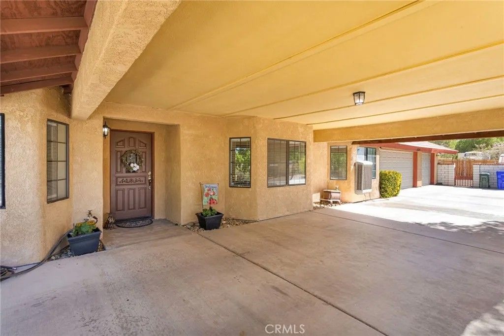 Photo of 18830 Munsee Rd, Apple Valley, CA 92307 (MLS # HD26020578)