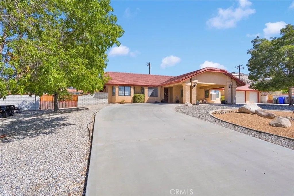 Photo of 18830 Munsee Rd, Apple Valley, CA 92307 (MLS # HD26020578)