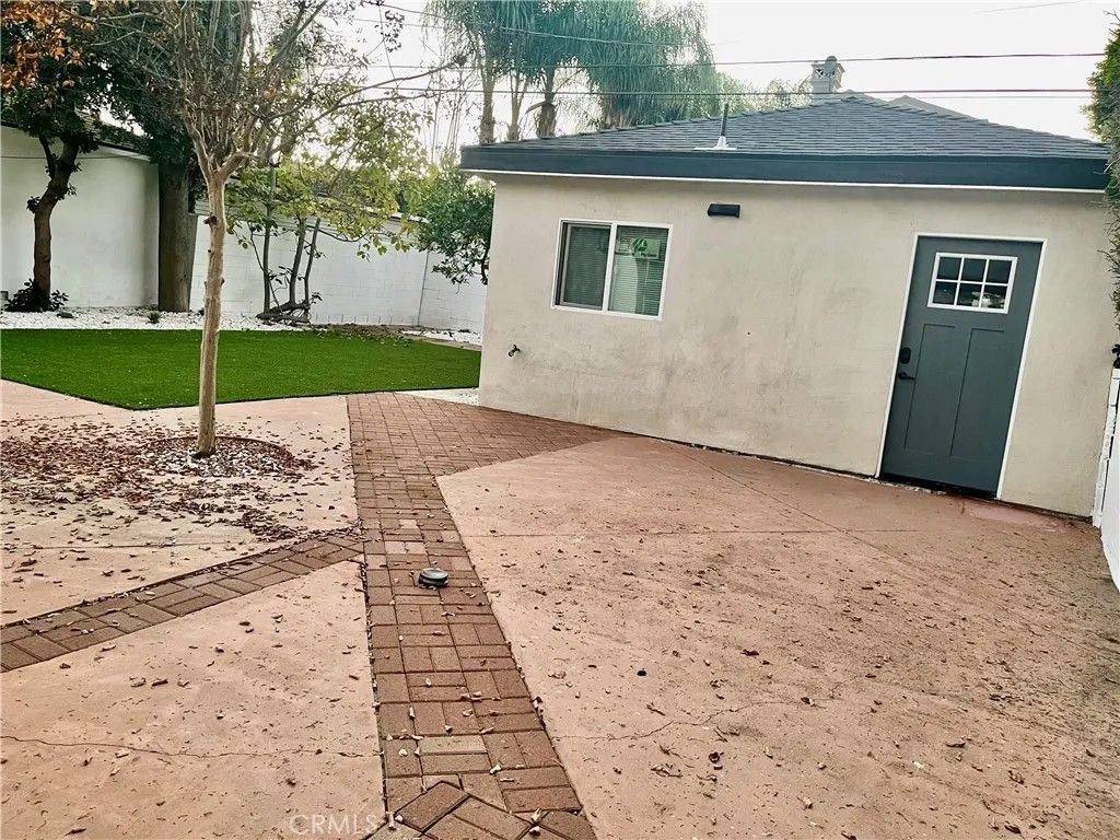 Photo of 4919 Enfield Avenue, Encino, CA 91316 (MLS # SR25265513)