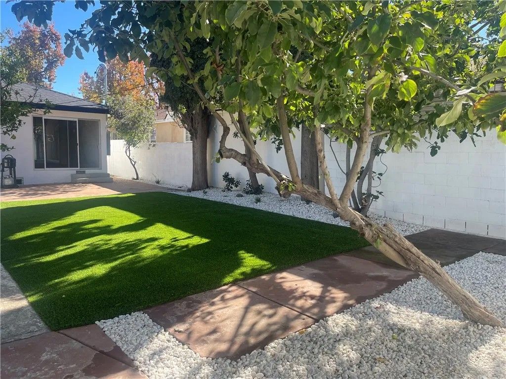 Photo of 4919 Enfield Avenue, Encino, CA 91316 (MLS # SR25265513)