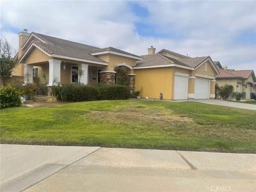 Photo of 28823 Sunburst DR, Menifee, CA 92584 (MLS # CV26205647)