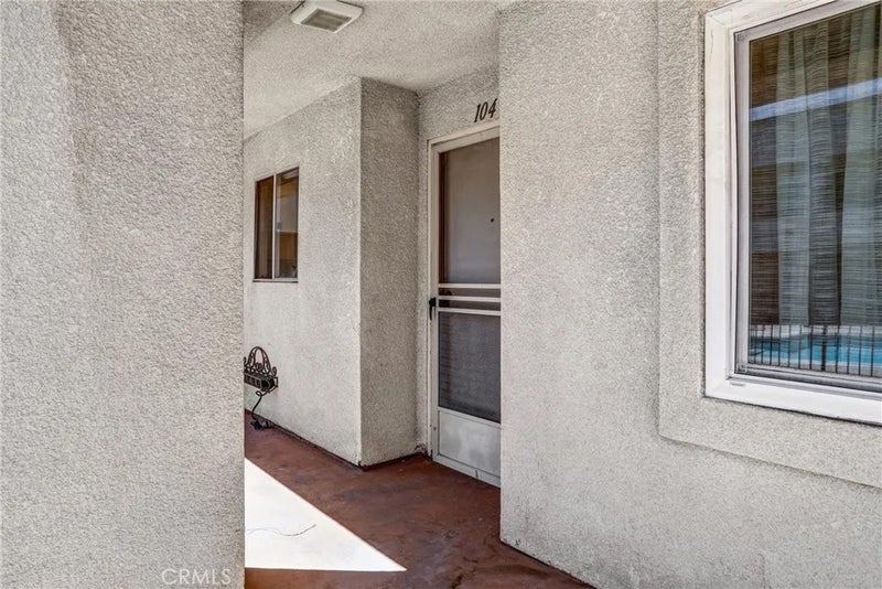 430 N Holliston 104