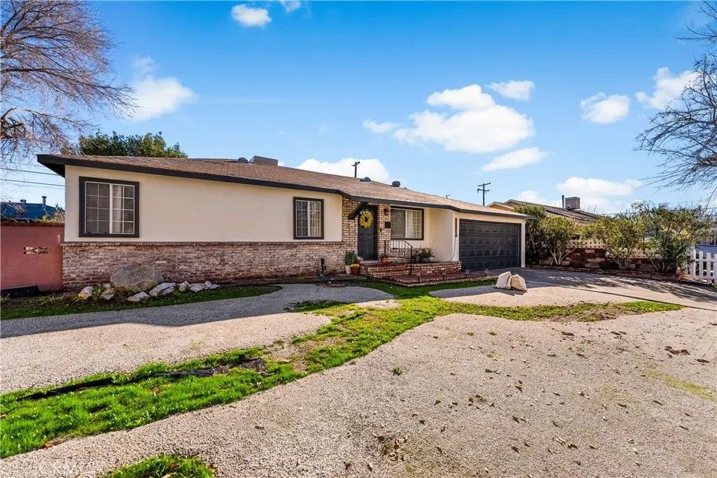 Photo of 44128 Anvers Avenue, Lancaster, CA 93534 (MLS # SR26013446)