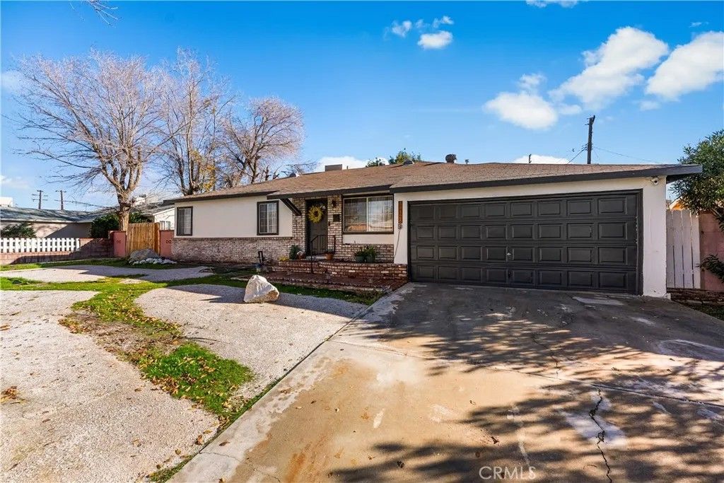 Photo of 44128 Anvers Avenue, Lancaster, CA 93534 (MLS # SR26013446)
