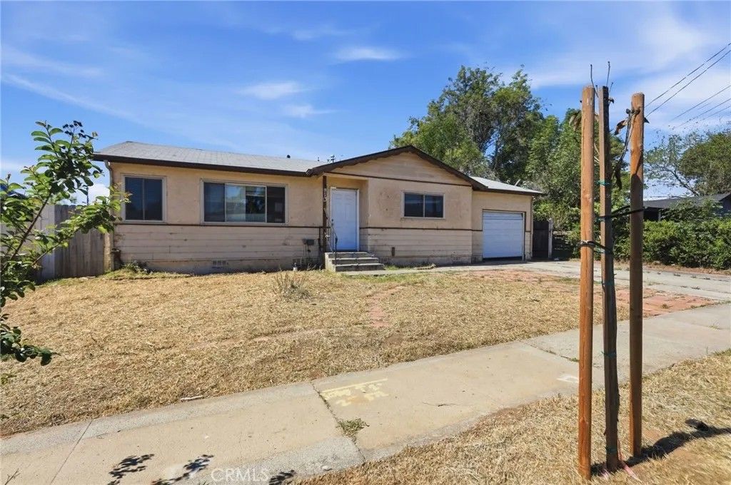 Photo of 913 Goldenrod St, Escondido, CA 92027 (MLS # OC26043415)