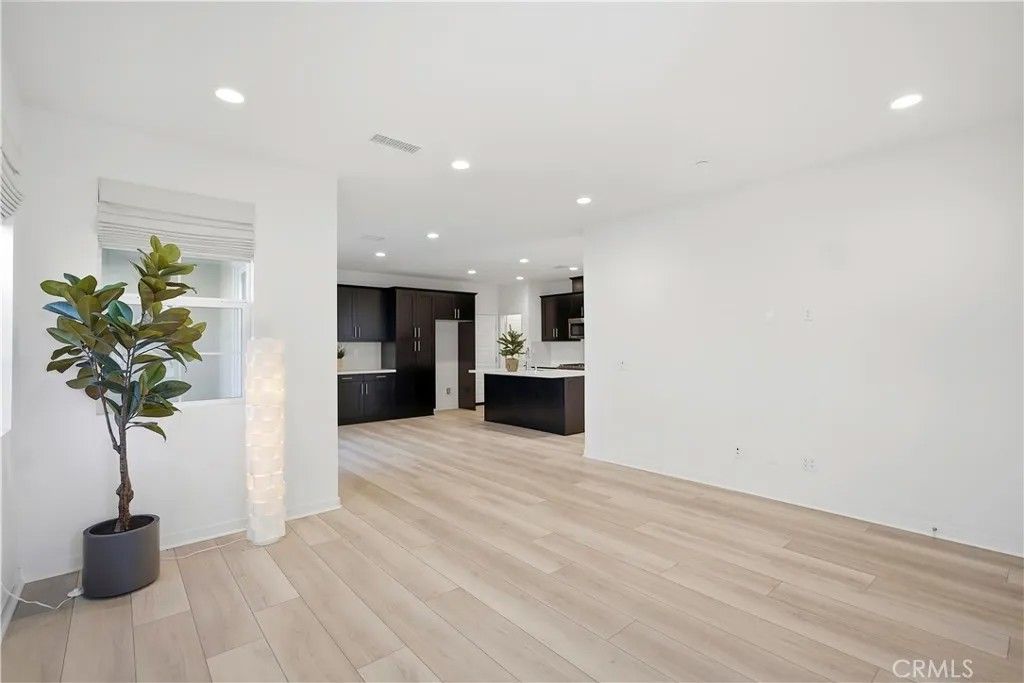 Photo of 6910 Stonecrop Ln, Fontana, CA 92336 (MLS # AR26043187)