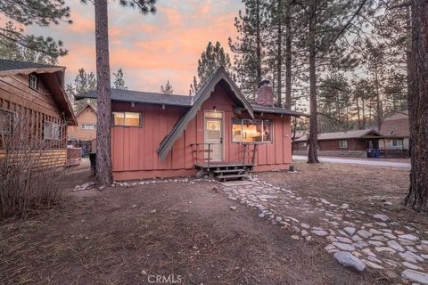 Photo of 1040 W Rainbow, Big Bear Lake, CA 92314 (MLS # PW26001451)