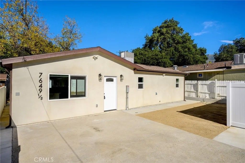 Photo of 7649 Thousand Oaks #1/2, Tujunga, CA 91042 (MLS # GD26008805)