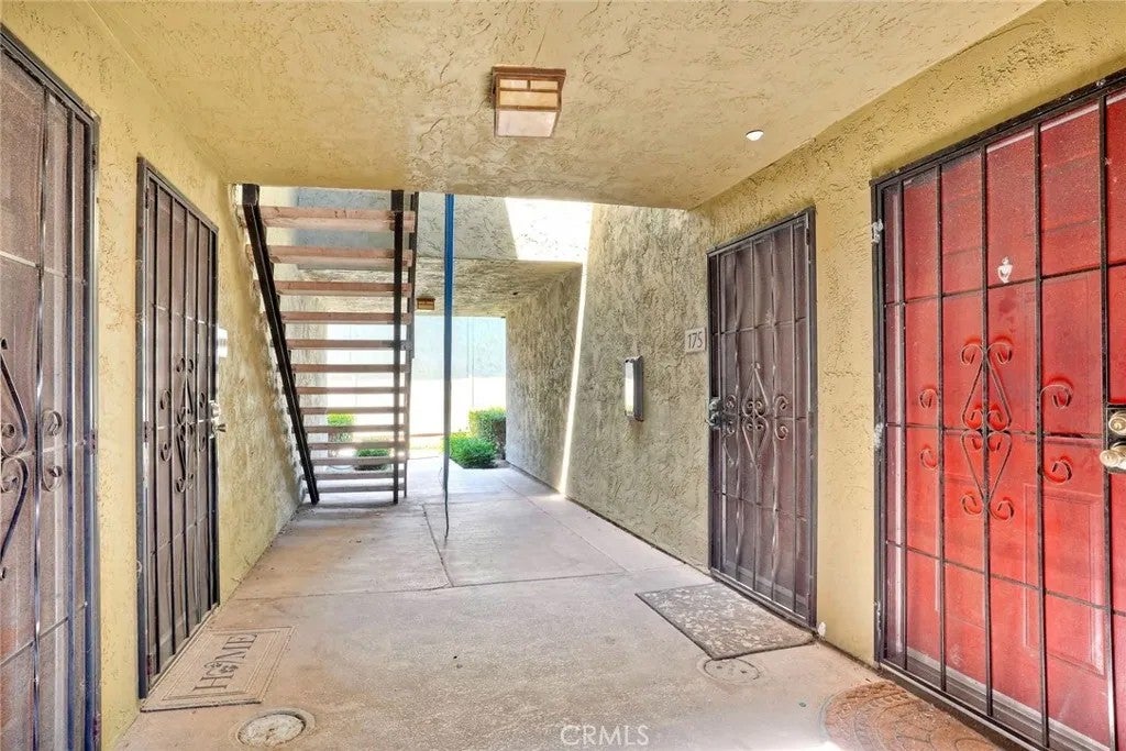 615 Fredricks 175