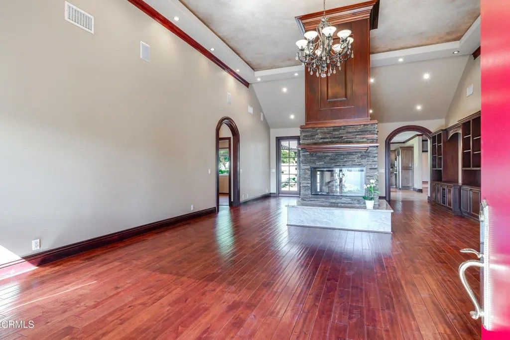 Photo of 825 Chehalem Road, La Canada Flintridge, CA 91011 (MLS # P1-24545)