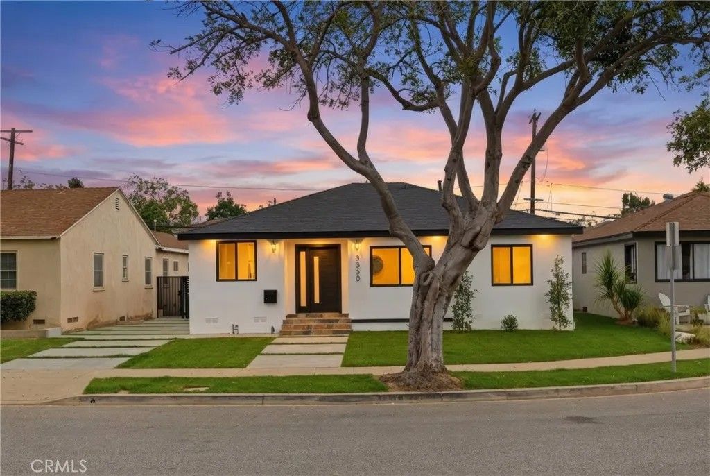 Photo of 3330 Delaware Avenue, Santa Monica, CA 90404 (MLS # PW26028531)