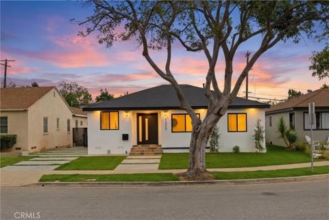 Photo of 3330 Delaware Avenue, Santa Monica, CA 90404 (MLS # PW26028531)