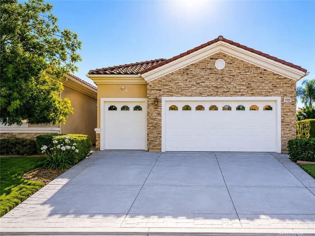 Photo of 1709 Reyes LN, Beaumont, CA 92223 (MLS # IG26128153)
