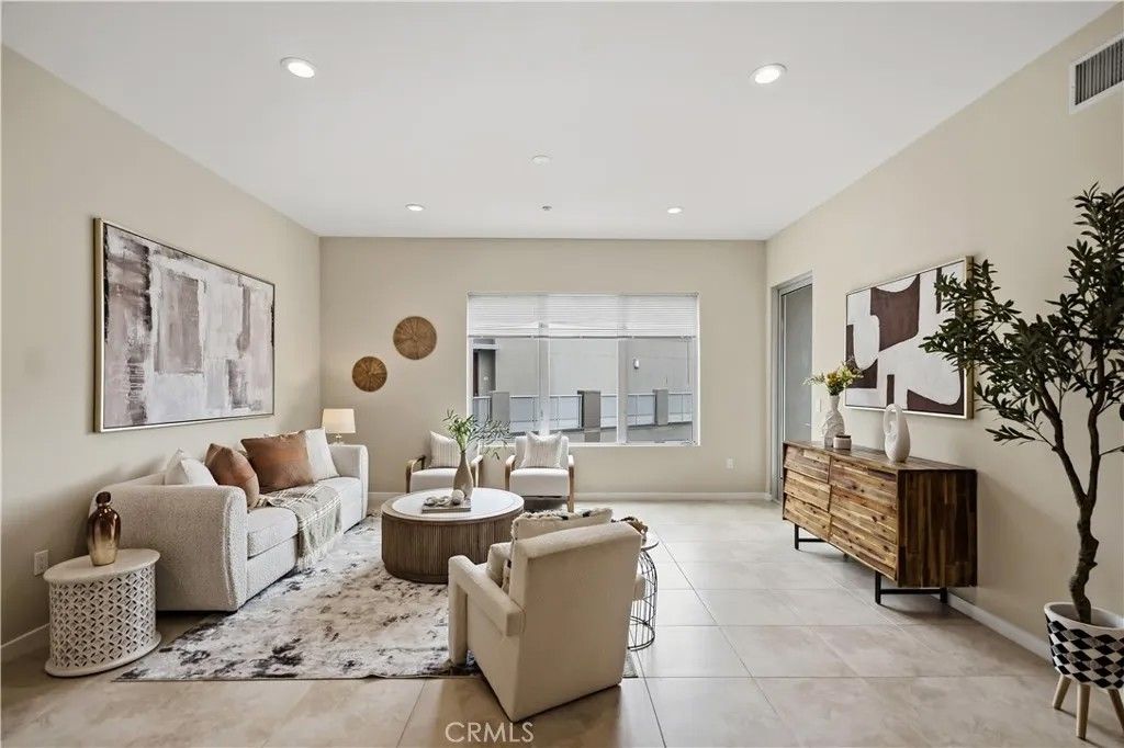 Photo of 21 Gramercy #421, Irvine, CA 92612 (MLS # AR26104809)