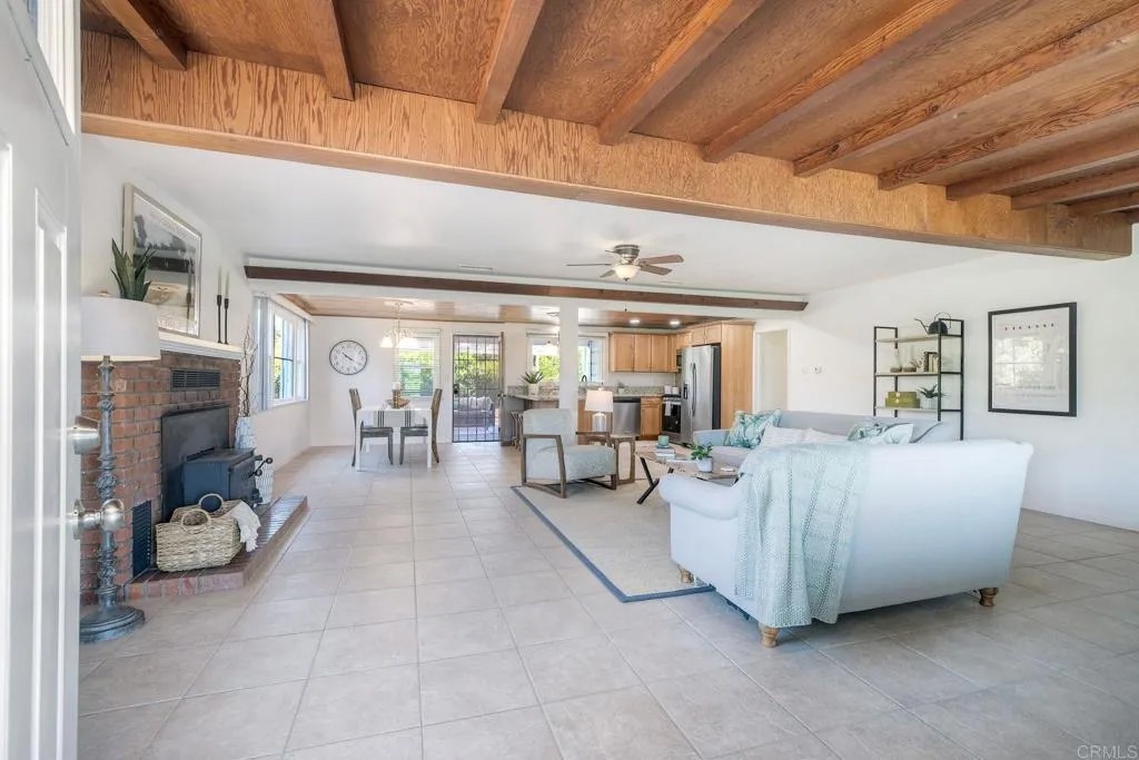 1643 Mesa Verde Dr.