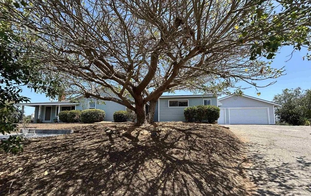 Photo of 1643 Mesa Verde Dr, Vista, CA 92084 (MLS # NDP2605760)