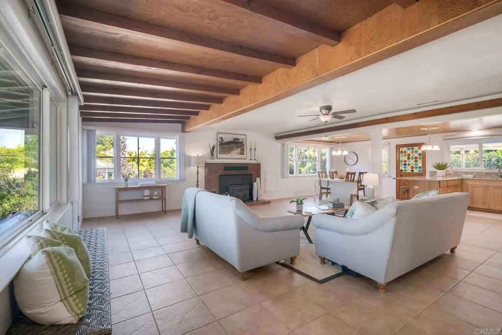 1643 Mesa Verde Dr.