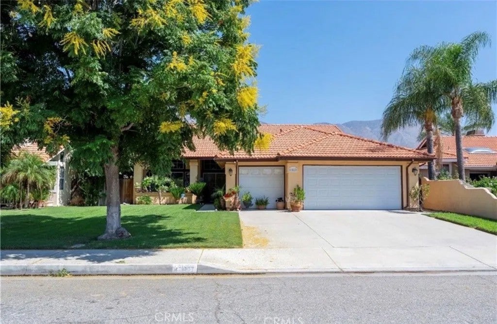 Photo of 1087 Serena Dr, San Jacinto, CA 92583 (MLS # OC26207445)