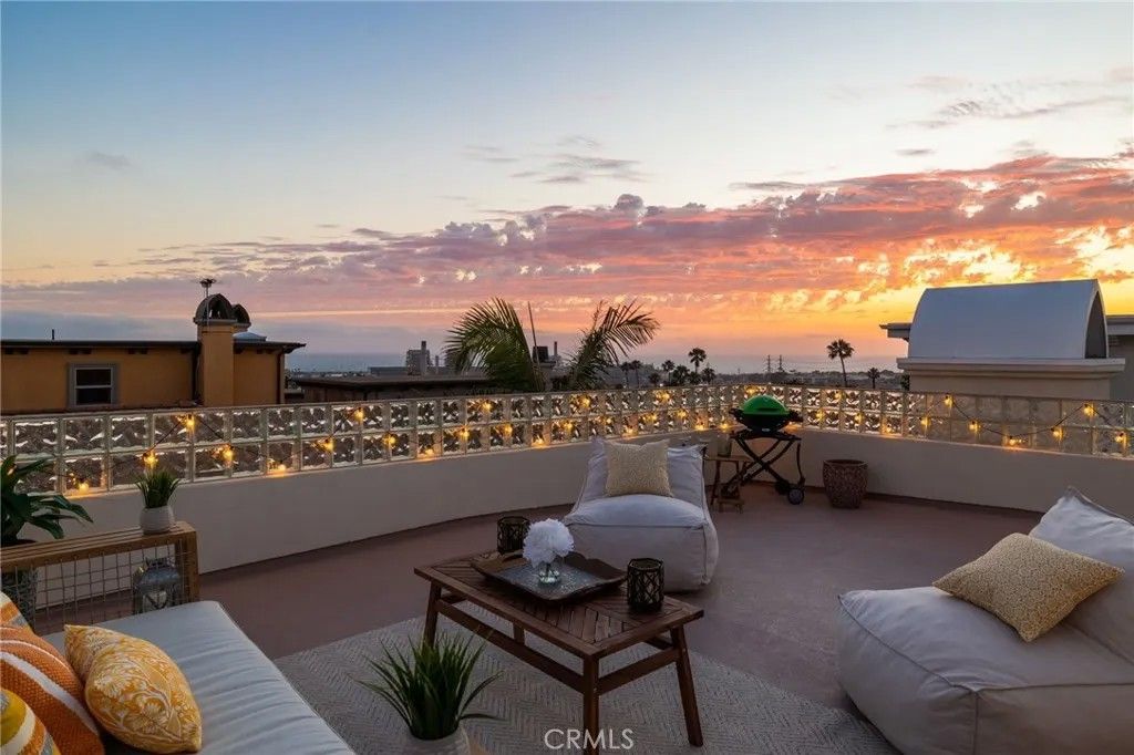 Photo of 611 N Lucia Ave #B, Redondo Beach, CA 90277 (MLS # SB26029249)