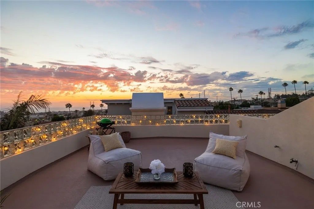 Photo of 611 N Lucia Ave #B, Redondo Beach, CA 90277 (MLS # SB26029249)