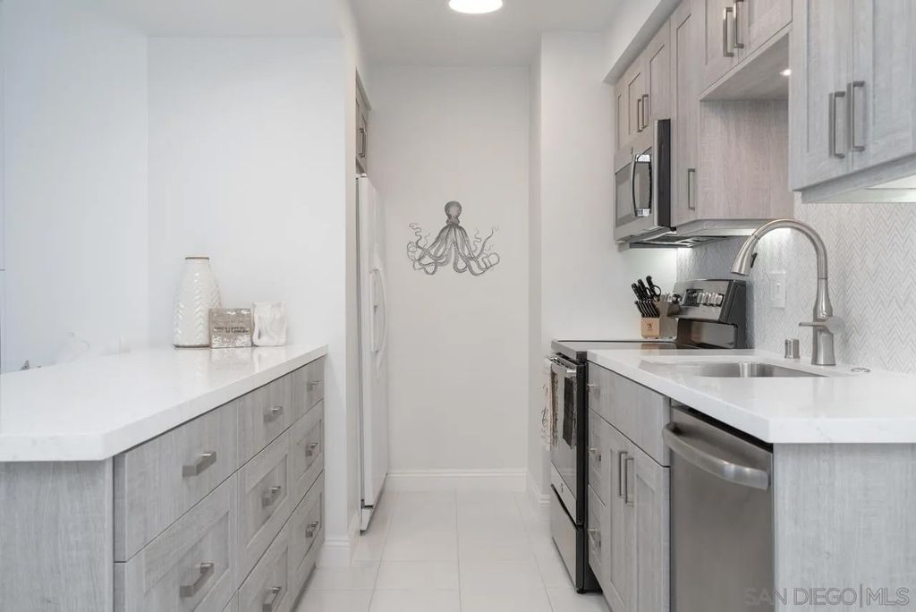 Photo of 1770 Avenida Del Mundo #701, Coronado, CA 92118 (MLS # 250036685)