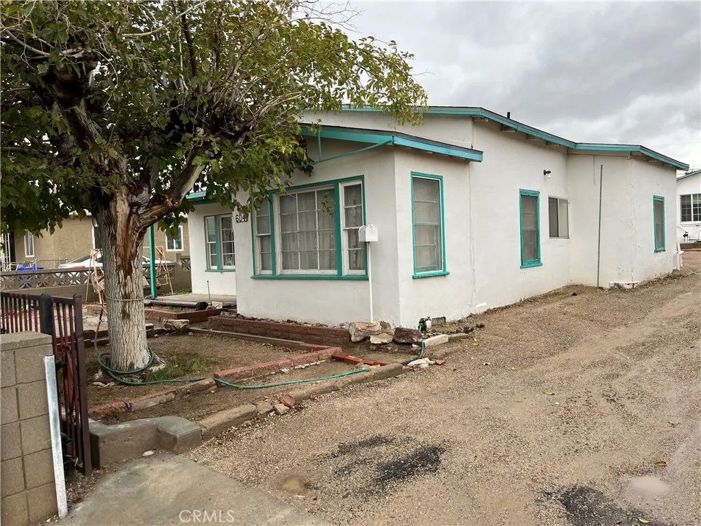 Photo of 604 E Buena Vista, Barstow, CA 92311 (MLS # DW26051829)