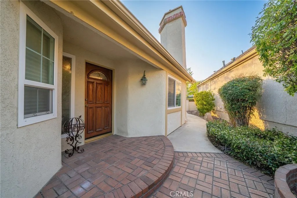 2184 Paris Circle