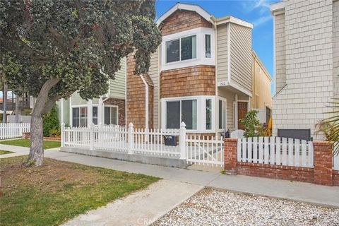Photo of 222 17th Street, Huntington Beach, CA 92648 (MLS # OC26125437)