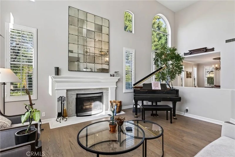 24255 Hillhurst
