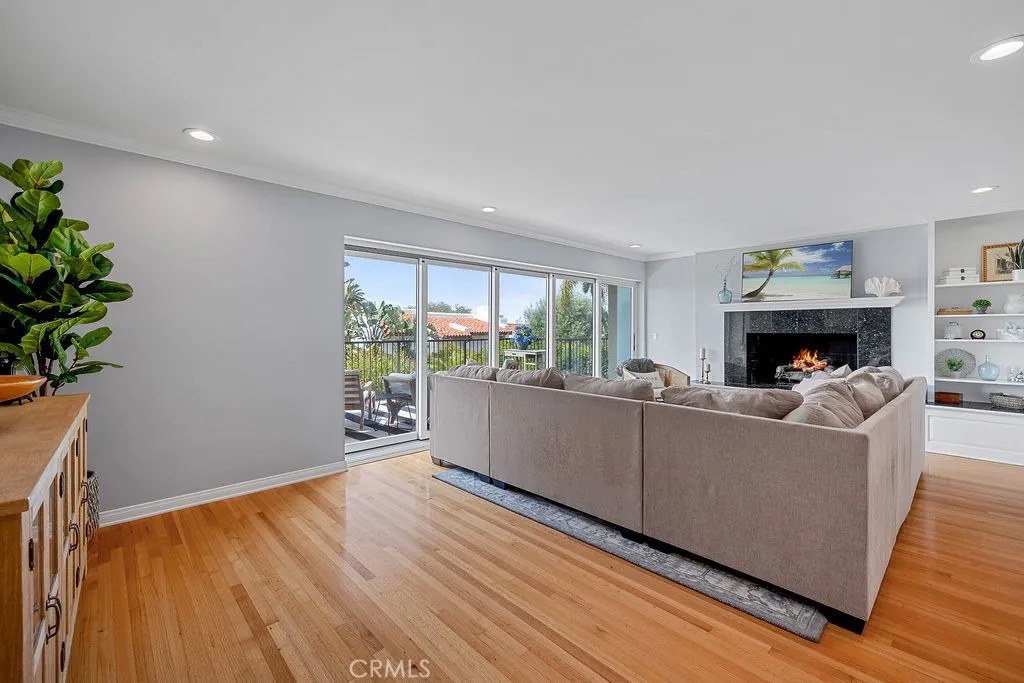 1609 Via Montemar