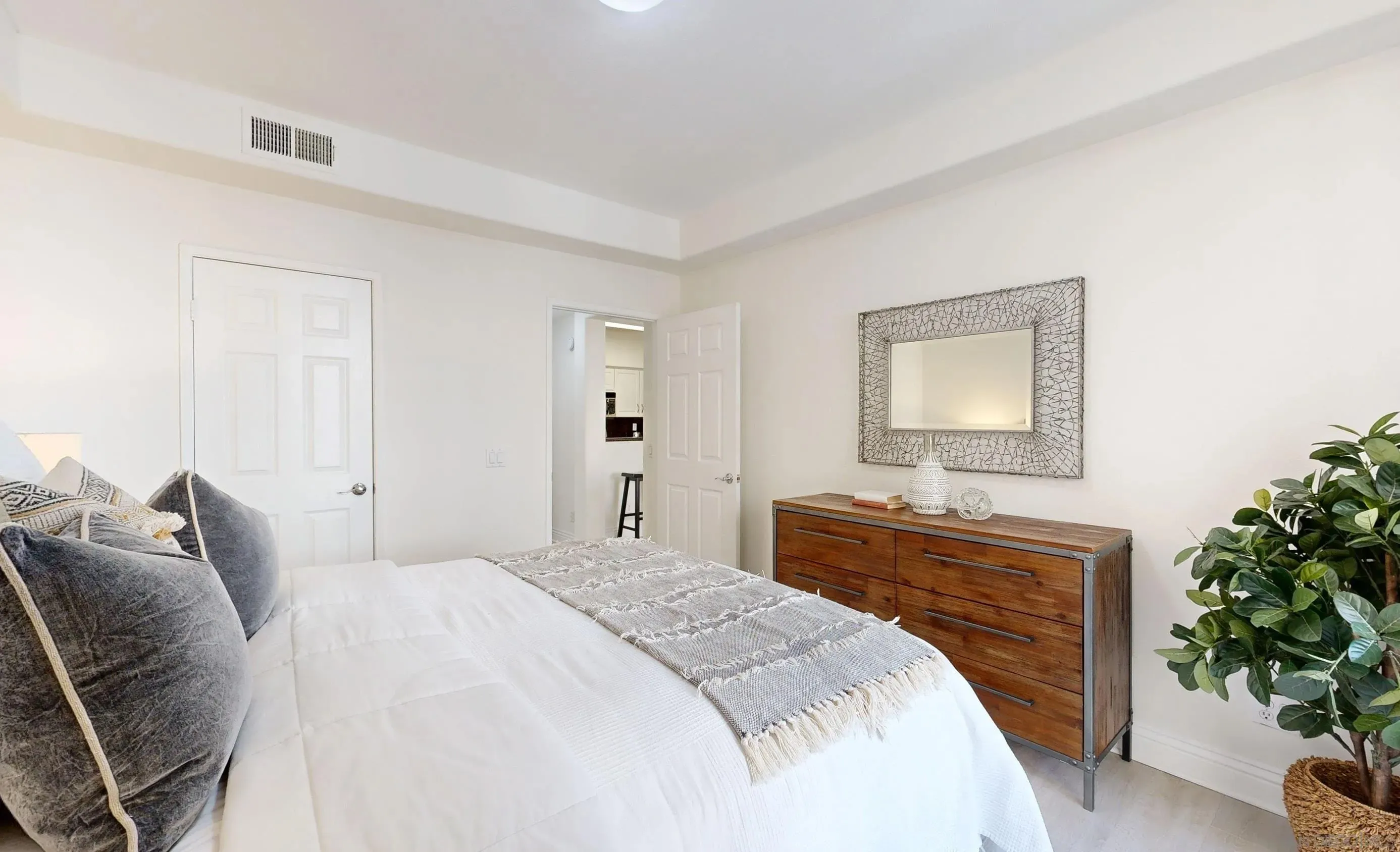 San Diego, California 92130, United States, 1 Bedroom Bedrooms, ,1 BathroomBathrooms,Residential,Active,159747