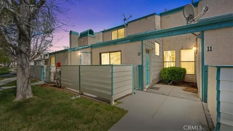 Photo of 44460 15th Street #13, Lancaster, CA 93535 (MLS # CV26058850)