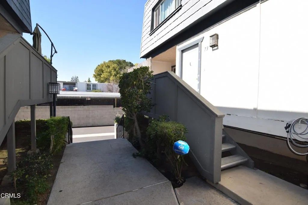 Photo of 18550 Hatteras Street #73, Tarzana, CA 91356 (MLS # V1-36122)