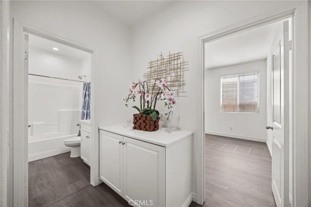 17044 Cerritos