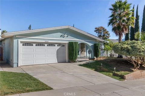 Photo of 28160 Foxlane Dr, Santa Clarita, CA 91351 (MLS # SR25259462)