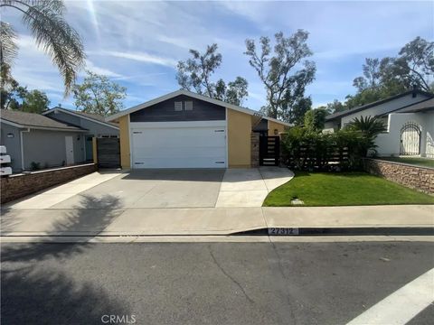 Photo of 27312 Las Nieves, Mission Viejo, CA 92691 (MLS # IV26041328)