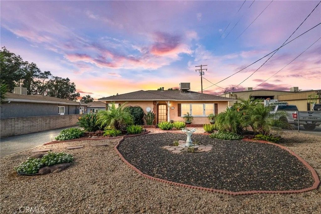 Photo of 10180 Redwood Ave, Fontana, CA 92335 (MLS # CV26044789)