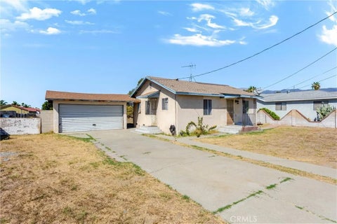 Photo of 8982 Elm Avenue, Fontana, CA 92335 (MLS # CV26218582)