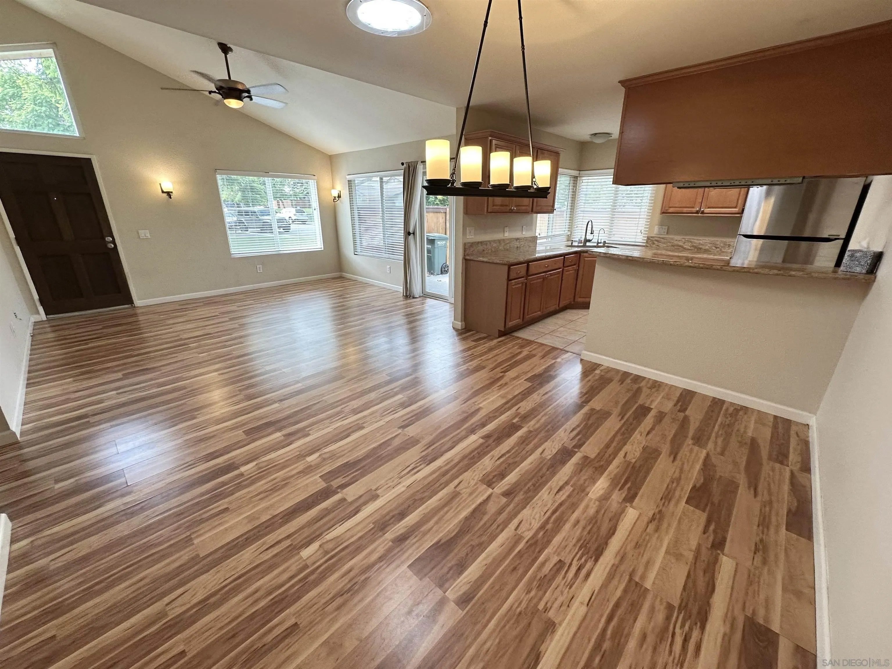 2035 Shadytree Ln