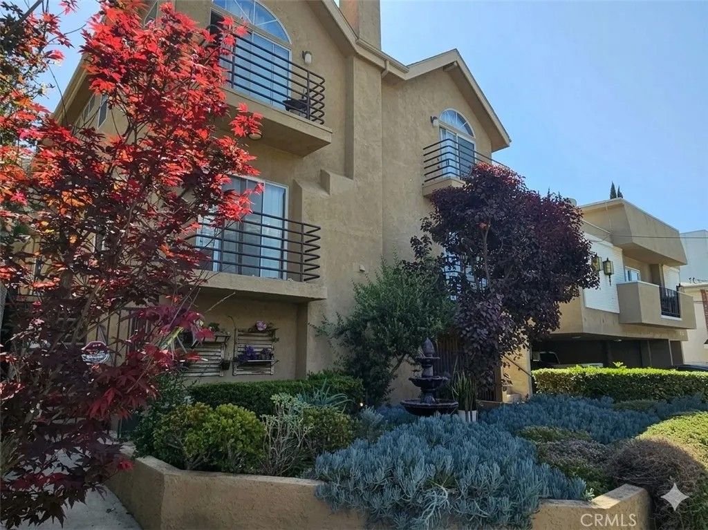 Photo of 1416 N Vista ST, Los Angeles, CA 90046 (MLS # CV26092683)